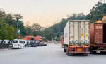 Do lượng xe đến cửa khẩu Lạng Sơn rất nhiều trong dịp đầu xuân 2022, xảy ra tình trạng ùn ứ, tỉnh Lạng Sơn đã có thông báo dừng tiếp nhận phương tiện đến cửa khẩu -Ảnh: Duy Chiến 