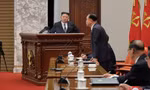 Chủ tịch Triều Tiên Kim Jong Un chủ trì cuộc họp của đảng Lao động Triều Tiên. Bức ảnh được đăng tải ngày 29/12. (Ảnh: KCNA)