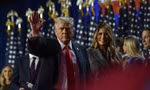 Ông Trump và phu nhân sau khi biết kết quả bầu cử dự kiến ngày 6/11. (Ảnh: Reuters)