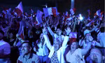 Những người ủng hộ ăn mừng chiến thắng của đảng cực hữu RN ngày 30/6. (Ảnh: Reuters)