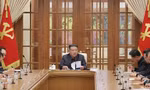 Ông Kim chủ trì cuộc họp của Bộ Chính trị ngày 30/11. (Ảnh: KCNA)