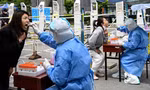 Xét nghiệm COVID-19 ở Bắc Kinh ngày 11/5. (Ảnh: CNN)
