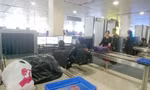 Trong tiền vé máy bay, các hãng thu hộ doanh nghiệp khai thác sân bay phí sử dụng sân bay và phí an ninh soi chiếu. Tuy nhiên, nếu khách huỷ vé, bỏ chuyến, số tiền này hãng cũng không phải thanh toán cho doanh nghiệp sân bay, cũng không trả hành khách.