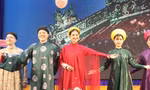 Hoa hậu môi trường thế giới Nguyễn Thanh Hà trình diễn áo dài tại chương trình giao lưu văn hóa 