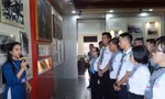 ‘Thanh niên tiên tiến’ xúc động trước những hình ảnh về cuộc đời của Chủ tịch Hồ Chí Minh