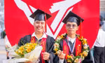 Đôi bạn kỹ sư sáng đi học, chiều làm shipper