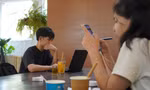 Nhiều người trẻ “trôi dạt” trên mạng ảo không có chủ đích. Ảnh: Châu Linh