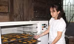 Sản phẩm dứa sấy muối ớt của chị Phạm Thị Nga
