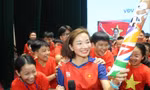 “Cô gái vàng” điền kinh Nguyễn Thị Oanh giao lưu cùng các “chiến sĩ nhí”