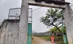 Khu nhà của Vàng A Khua xây tường cao 3m