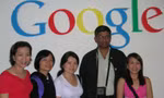 Tác giả (ngoài cùng bên trái) tại trụ sở Google ở Hamburg, CHLB Đức