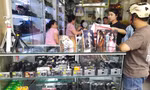 Những chiếc máy ảnh cổ đang hút hàng. Ảnh: Trần Nguyên Anh