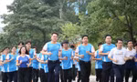 Hưởng ứng những bước chân vì cộng đồng xây nhà văn hóa tặng đồng bào Rơ Măm