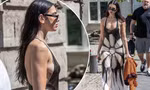 Dua Lipa không mặc nội y táo bạo trên phố