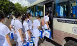 Cán bộ, giảng viên, sinh viên y tế Thái Bình, Hà Nam tình nguyện lên "điểm nóng" Bắc Giang tham gia phòng chống dịch - Ảnh: Hoàng Long