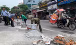 Hà Nội: Phá dỡ loạt trụ bê tông án ngữ trước chung cư