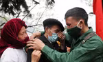 Tân binh huyện Mèo Vạc, Hà Giang xúc động chia tay người thân lên đường nhập ngũ