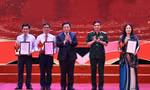 Trao giải cuộc thi viết 'Bảo vệ nền tảng tư tưởng của Đảng trong tình hình mới'
