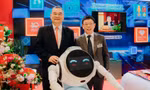 Robot Misa - 'nhân viên' đặc biệt viết tin, làm thơ tại gian trưng bày báo Tiền Phong