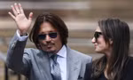 Johnny Depp hẹn hò nữ luật sư