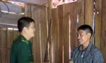 Người dân vùng biên giới giao nộp súng tự chế