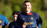 Ronaldo lại chê bai MU, tuyên bố sốc về Saudi League
