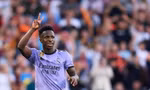 Ngôi sao Real được xóa thẻ đỏ, 6 trọng tài VAR bị La Liga sa thải