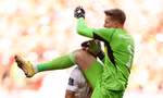 Lên gối như MMA, thủ môn Xứ Wales phải nhận thẻ đỏ đầu tiên của World Cup 2022