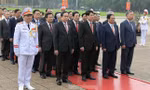 Đại biểu Quốc hội dự Kỳ họp thứ 7 vào Lăng viếng Chủ tịch Hồ Chí Minh