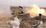 Các chiến binh Houthi bắn lựu đạn chống tăng trong một cuộc diễn tập quân sự gần Sanaa, Yemen, ngày 30/10/2023. (Ảnh: Houthi)