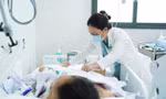 Bệnh viện thiếu thuốc, bệnh nhân BHYT phải mua thuốc ngoài