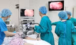 Cứu cụ bà 'miệng nôn, trôn tháo' ra máu vì bệnh lý hiếm gặp