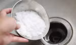 Bé 2 tuổi bỏng thực quản nặng vì uống nhầm bột thông cống