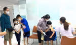 Lo ngại hết vắc xin, người dân đổ xô đi tiêm phòng cúm 
