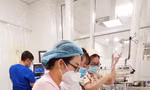 Mẹ 'tranh thủ' một chút, con ngã ao đuối nước nguy kịch