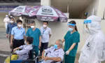 TPHCM: Số ca mắc COVID-19 cao hơn số ca khỏi bệnh, 80% người trong độ tuổi đã tiêm vắc xin