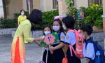 TPHCM: Phát hiện trẻ mắc COVID-19 trong ngày đầu đi học trở lại