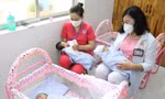 Tôn vinh những 'người mẹ' thầm lặng nuôi dưỡng trẻ trong tâm bão COVID-19