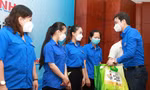 Tặng quà cho các đoàn viên, thanh niên công nhân có hoàn cảnh khó khăn tại TPHCM