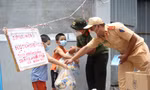 Tuổi trẻ Công an TPHCM mang quà trao tặng trẻ mồ côi, khuyết tật những ngày khó khăn