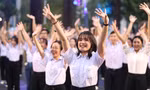 Màn đồng diễn đẹp mắt của gần 1.000 bạn trẻ TPHCM