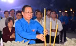 Chủ tịch Phan Văn Mãi cùng thanh niên TPHCM thắp nến tri ân Anh hùng liệt sĩ 
