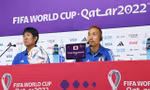 Hậu vệ Yuto Nagatomo cùng HLV Hajime Moriyasu trả lời phỏng vấn trước trận đấu.