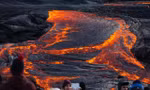Một vụ phun trào núi lửa bắt đầu vào đầu năm nay ở Iceland đã trở thành "điểm check-in" nổi tiếng đối với một số du khách ưa thích cảm giác mạnh.