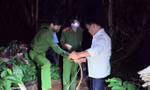 Công an khám nghiệm hiện trường trong đêm