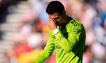 Đang lúc rối ren, Ronaldo lại bị cảnh sát cảnh cáo