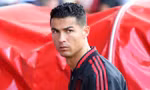 Buộc phải ở lại MU và ngoan ngoãn trở lại, nhưng còn lâu Ronaldo mới chấp nhận kiếp dự bị