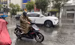 TPHCM cuối tuần có mưa trái mùa kèm các hiện tượng cực đoan 