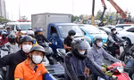Dòng người ùn ùn, đông nghịt tại các cửa ngõ, bến xe ở TPHCM