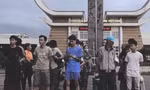 Các công dân vừa được giải cứu.